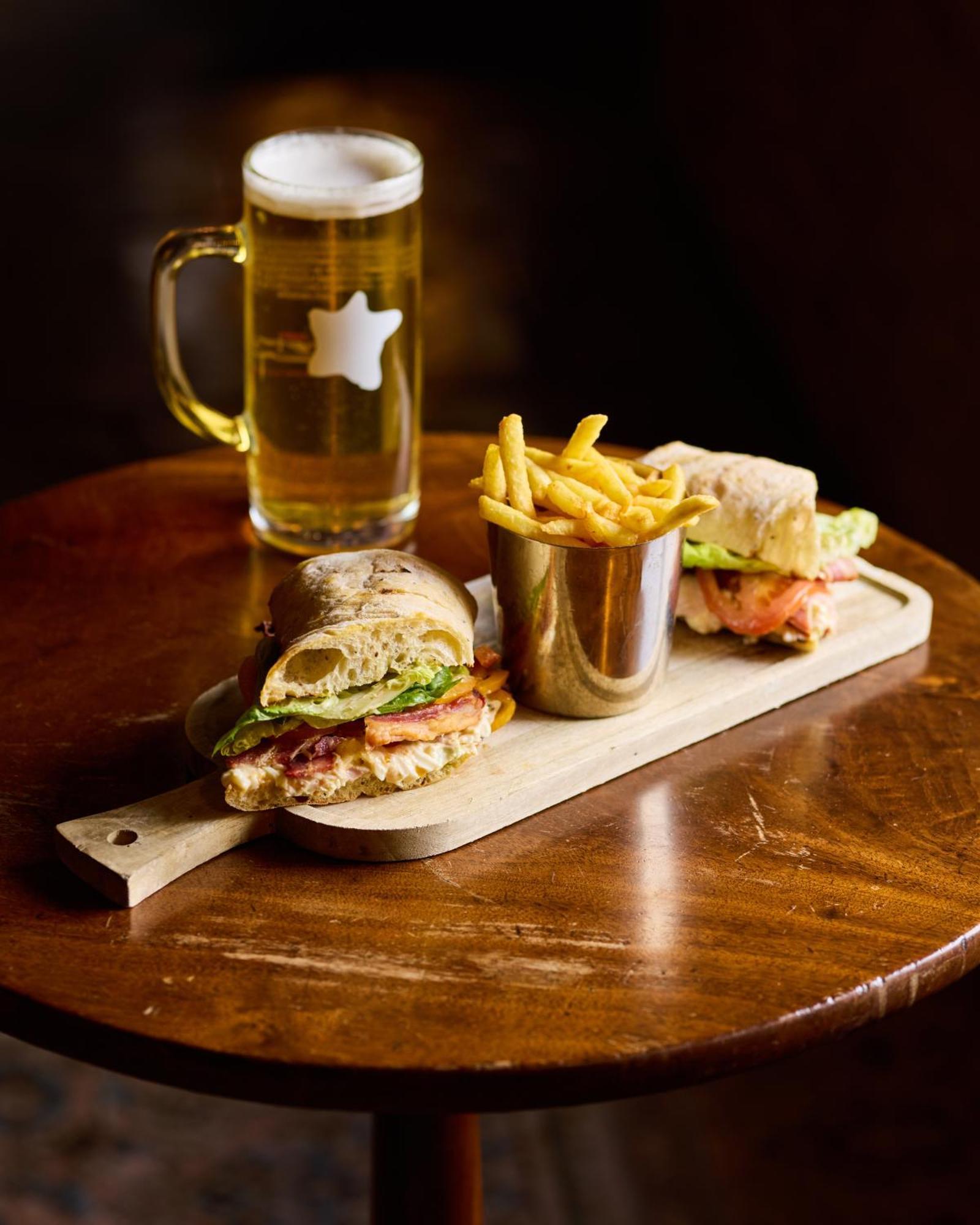 Готель The Harcourt Arms Stanton Harcourt Екстер'єр фото A club sandwich with chips
